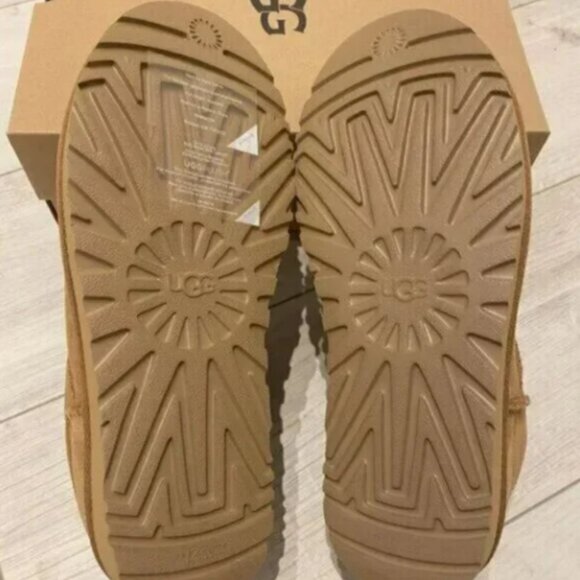 New Ugg Womens mini Snow boots - Picture 5 of 6